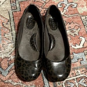 b.o.c. Black and Brown 6.5 Flats